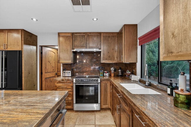 Building Photo - 107 Rufous Ln