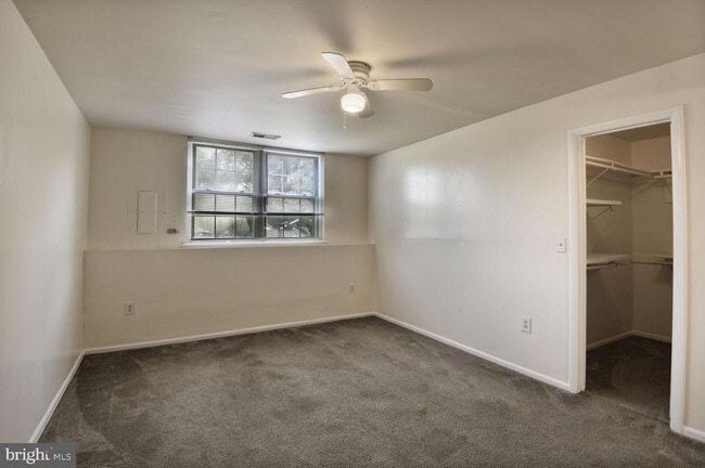 Building Photo - 7216 Lost Spring Ct