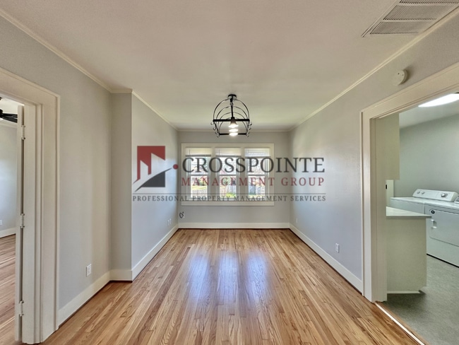 Building Photo - 526 S Bonner Ave