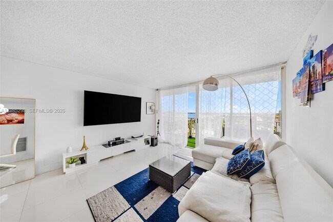 Building Photo - 7601 E Treasure Dr