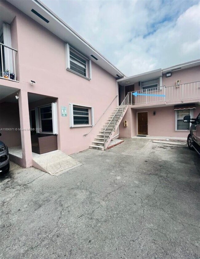 Building Photo - 827 SW 11th Ave