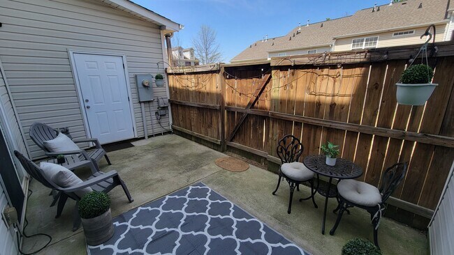 Building Photo - 2 Bed, 2 Bath Townhome in Mauldin is Available