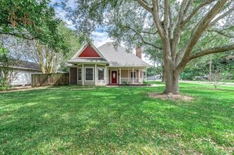 Building Photo - 2245 N Austin Ave