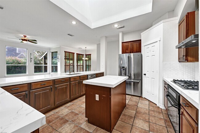 Building Photo - 10106 W Temple Dr