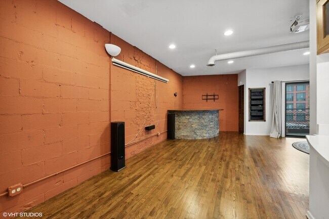 Building Photo - 2525 N Sheffield Ave