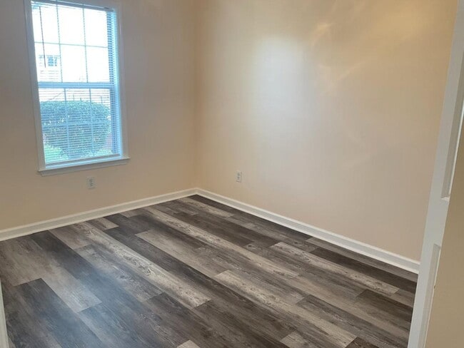 Building Photo - 3650 Farmington Pl