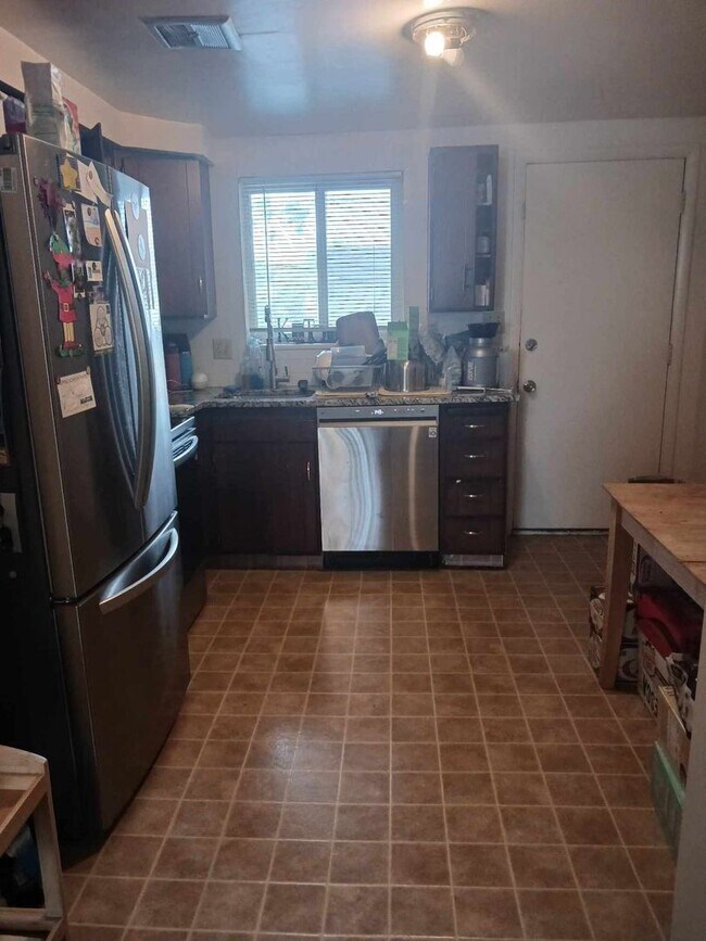 Building Photo - 2 Bed 1 Bath Orem Apartment by Orem Library