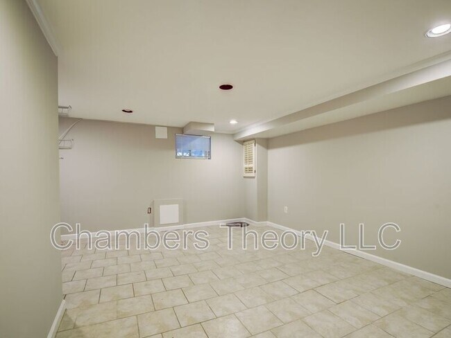 Building Photo - 1417 Downing St NE