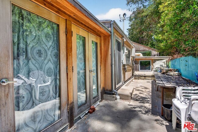 Building Photo - 1738 Topanga Skyline Dr