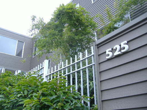 Building Photo - 525 E Roy St