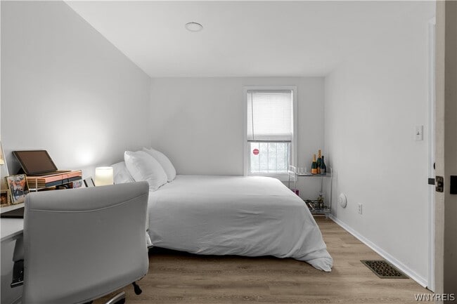 Building Photo - 641 Forest