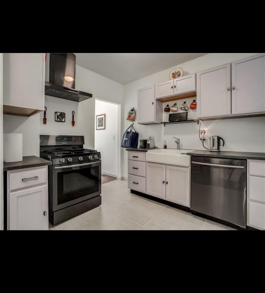 Building Photo - 4031 Tracy Ave