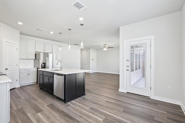 Building Photo - 2332 Delano Dr