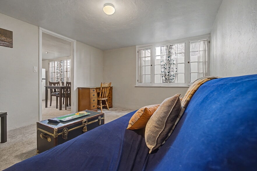 Building Photo - 261 Belford Ave