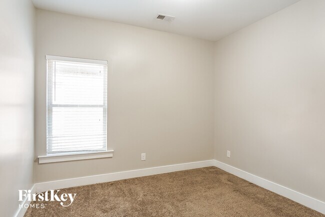 Building Photo - 5576 Park Side Rd