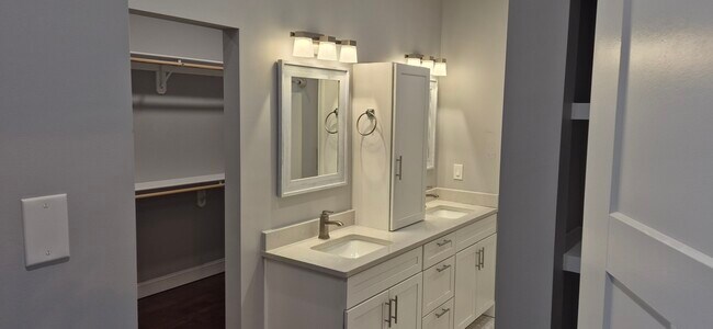 Building Photo - 61 Laconia Rd