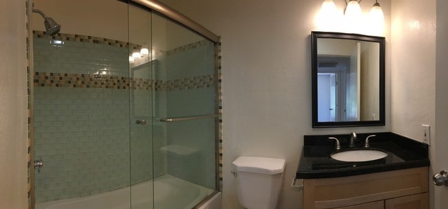 2nd bathroom - 11112 Summertime Ln