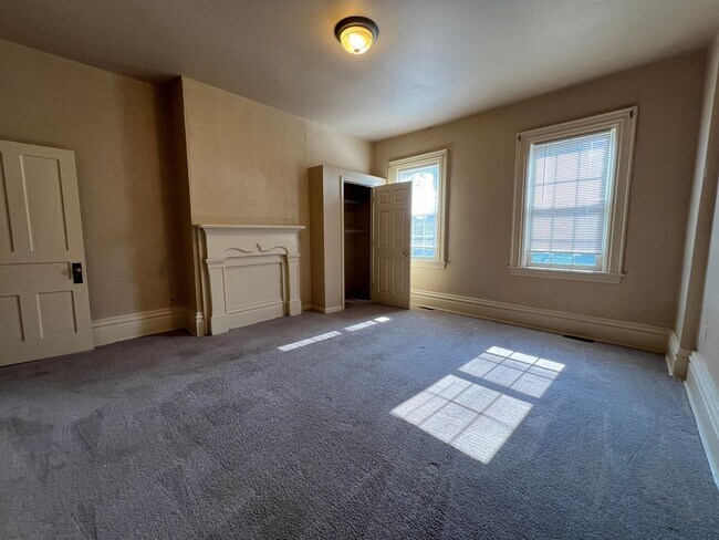 Building Photo - 1518 Fernleaf St