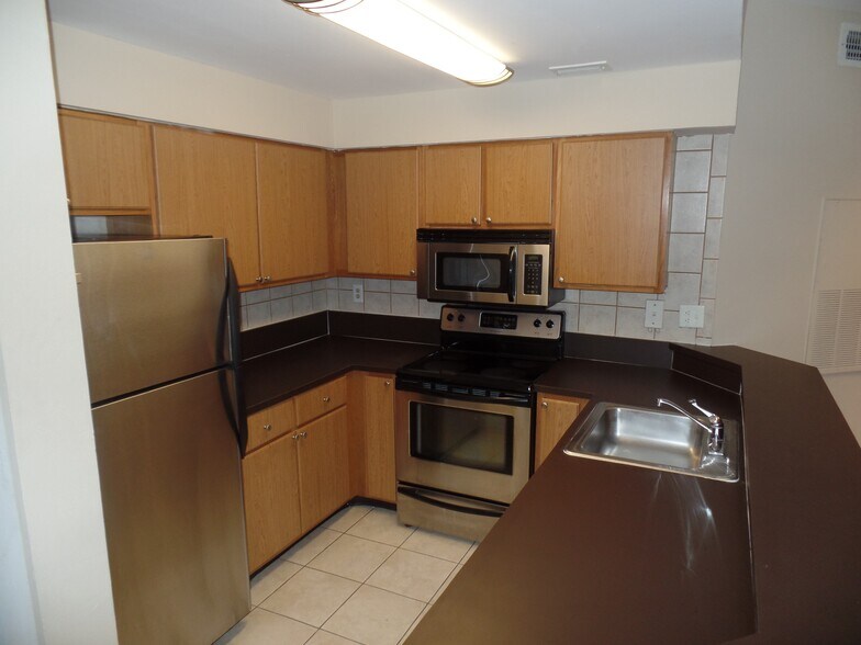Building Photo - 2550 SW 18th Ter