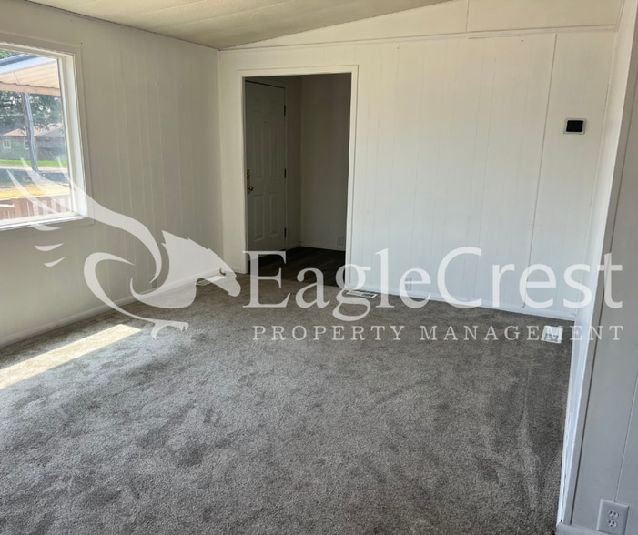 Building Photo - Three Bedroom, Two Bath Manufactured Home