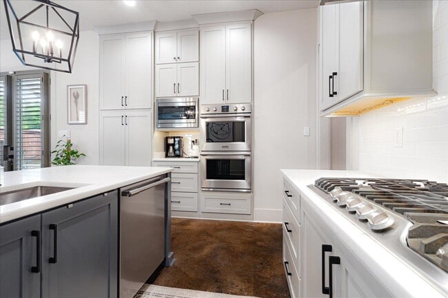 Building Photo - 2020 Elzey Ave