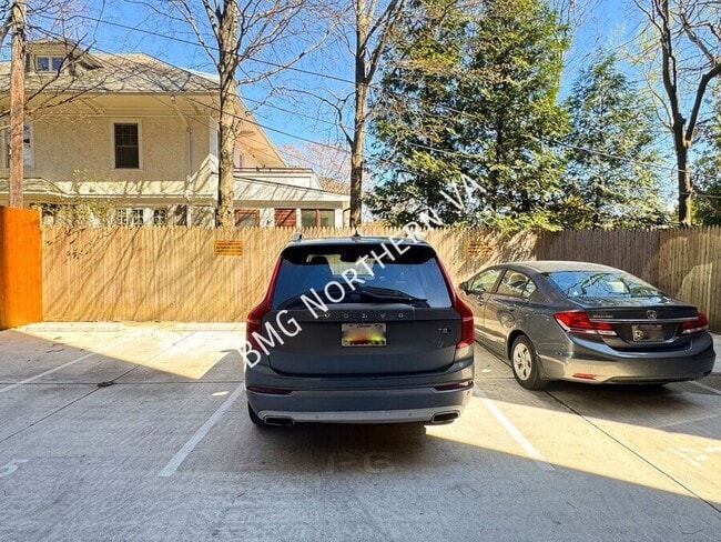 Building Photo - 3217 Wisconsin Ave NW