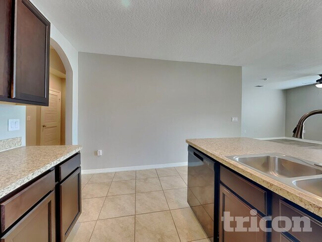 Building Photo - 935 Summer Glen Dr