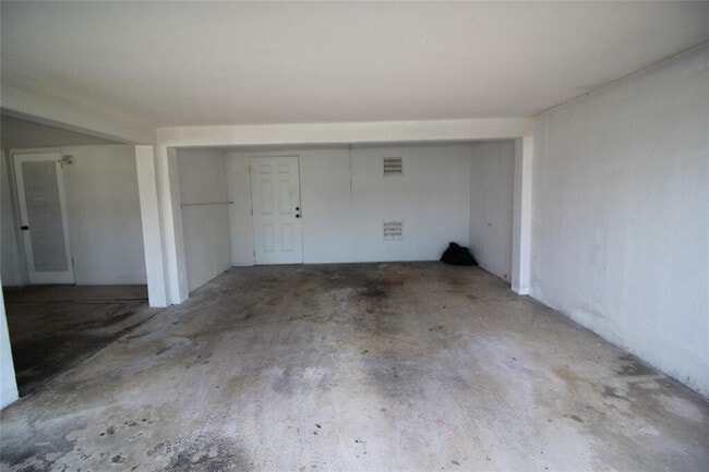 Building Photo - 450 SW 9th St