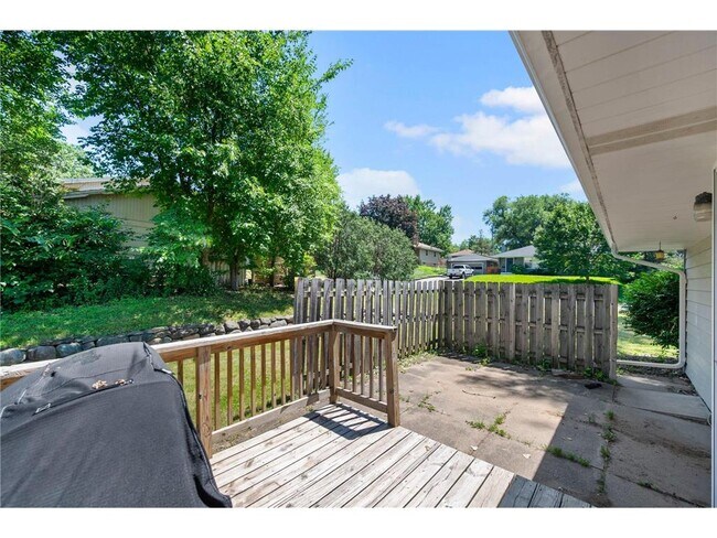 Building Photo - 10725 Rich Ave S