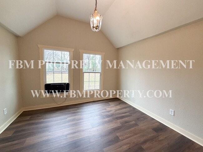 Building Photo - 741 W Park Ave