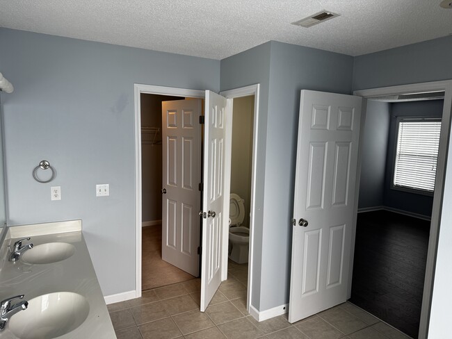 Building Photo - 806 Galloway Dr