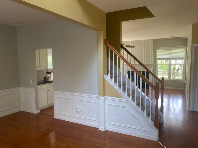 Building Photo - Beautiful 4 Bedroom, 2.5 Bath in Ballantyne Area