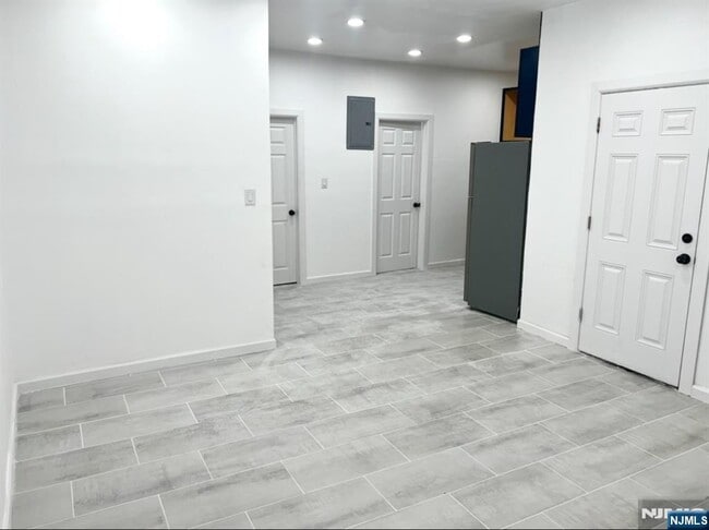 Building Photo - 30 Salter Pl