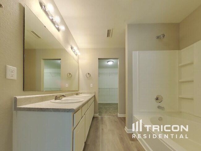 Building Photo - 3032 W Longbranch Dr
