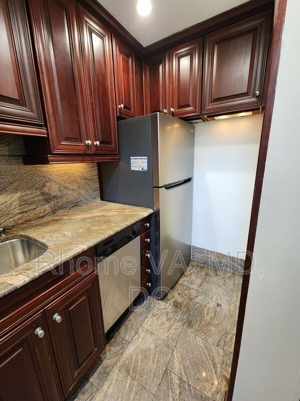 Building Photo - 1801 Queens Ln