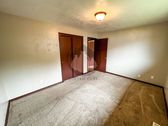 Building Photo - 4706 Buffalo Dr SE