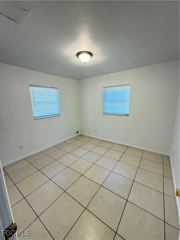 Building Photo - 505 Jersey Rd W