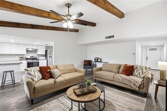 Building Photo - 2814 Lindbergh Dr
