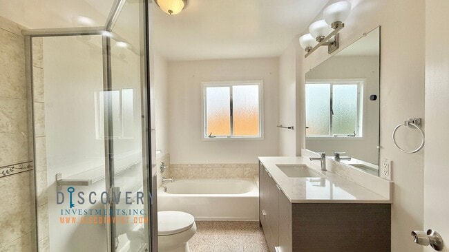 Building Photo - 4 Bedroom Mid-Century Oakmore Home With Views of Bay