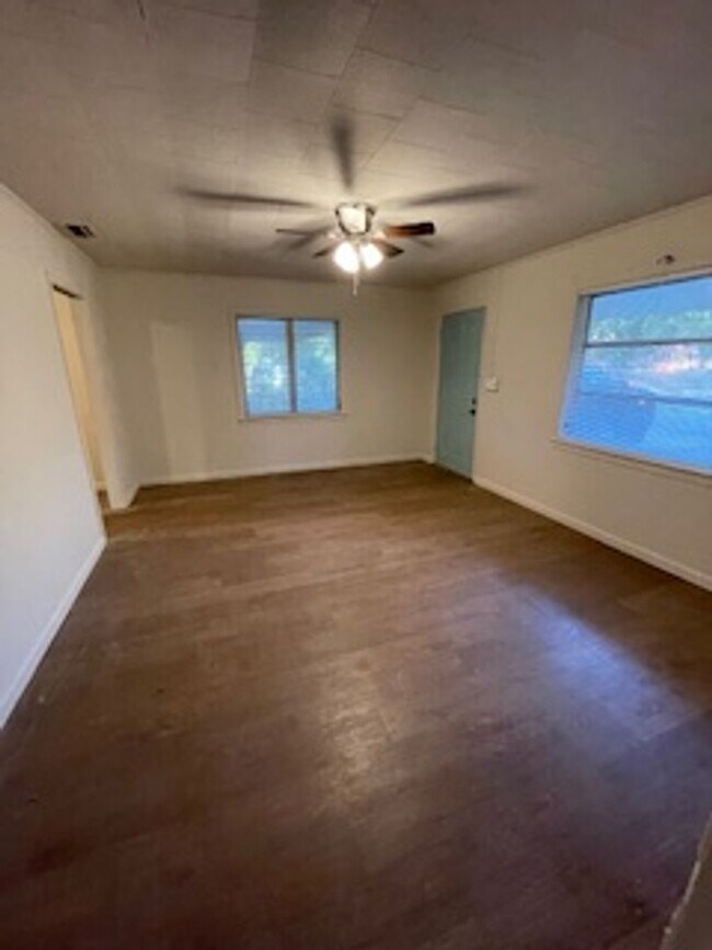 Building Photo - 2053 Belle Vue Way