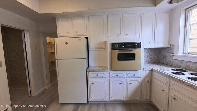 Building Photo - 52 Luzerne St