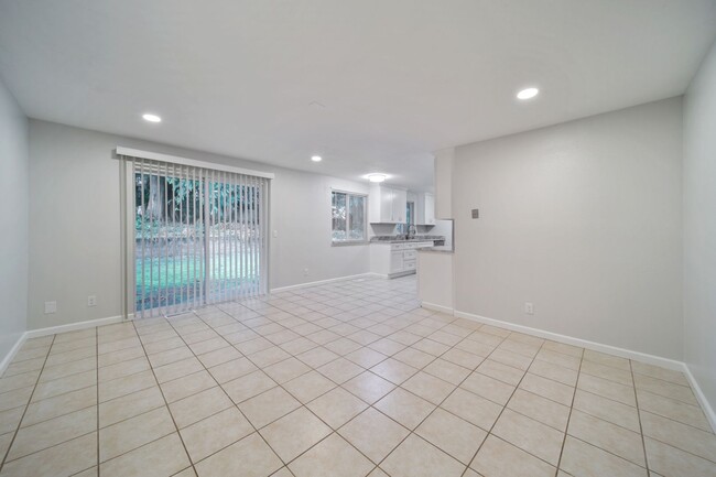 Building Photo - Classic rambler has 3 bedrooms, 1.75 baths...