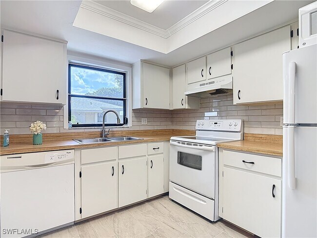 Primary Photo - 28120 Pine Haven Way