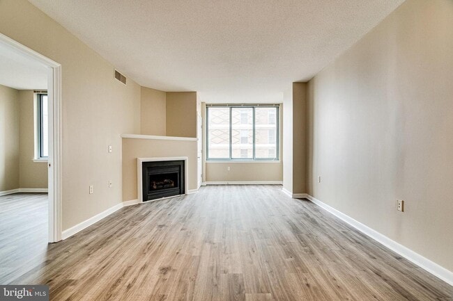 Building Photo - 851 N Glebe Rd