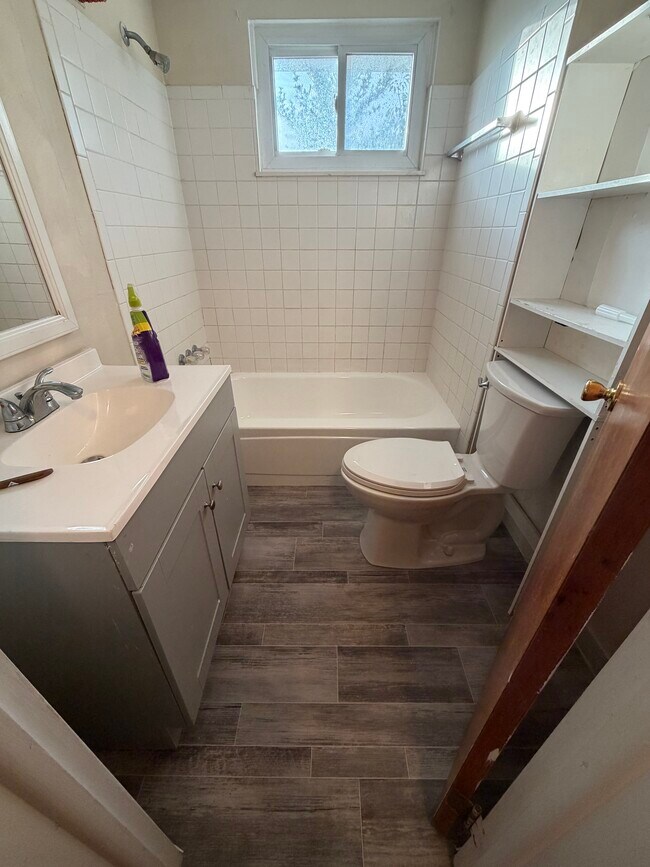 Bathroom - 1234 Cliffside St