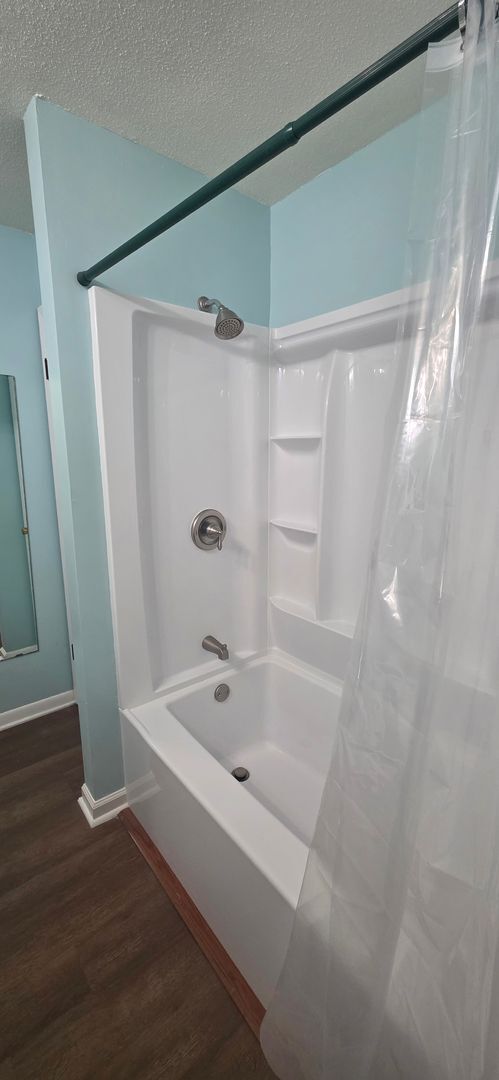Building Photo - 2 bedroom / 2 bath *unfurnished* rental in...