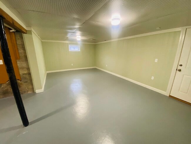 Building Photo - 253 Lynn St