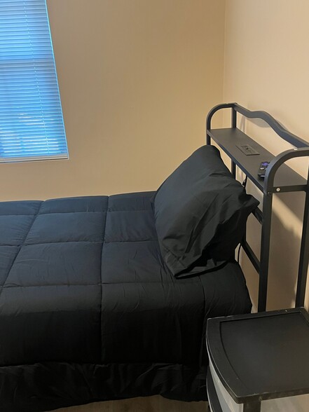 Building Photo - 1016 Flamingo Dr