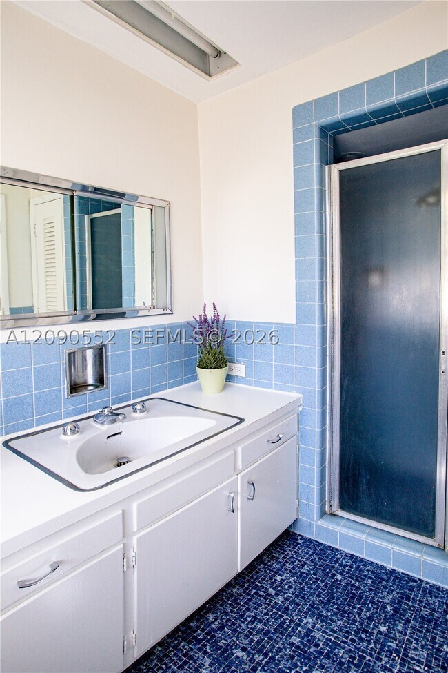 Building Photo - 2805 Segovia St