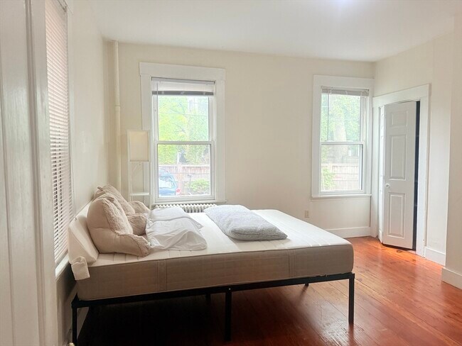 Building Photo - 23 Inman St